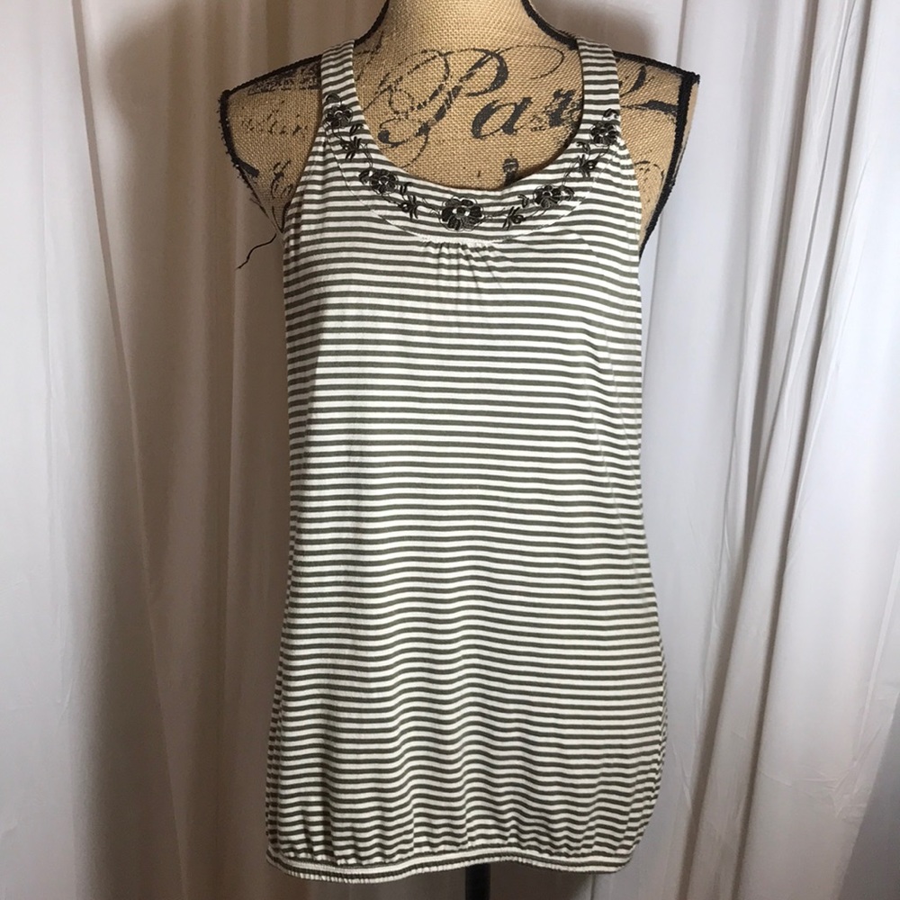 Vanity Green White Embroidered Tank Top Wood Ring